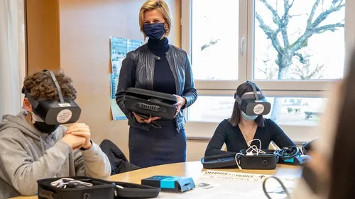 Des casques de réalité virtuelle pour les élèves de la région 